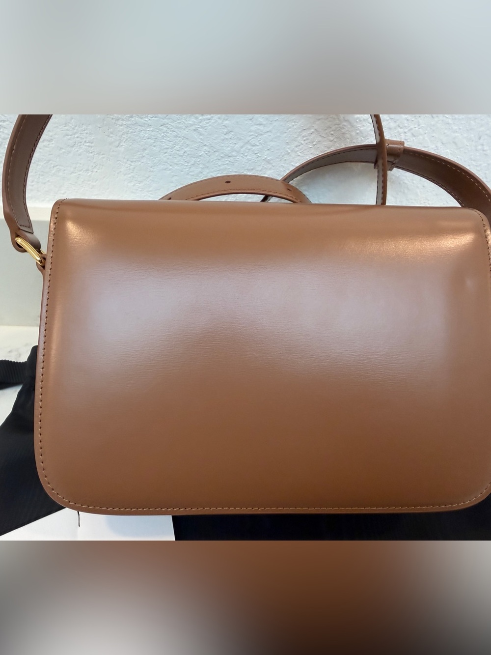 NEW CELINE CLASSIQUE TRIOMPHE BAG IN SHINY CALFSKIN IN TAN/GOLD HARDWARE - Picture 5 of 16